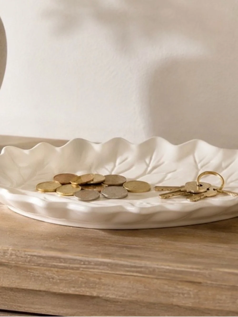 Leaf-Shaped Ceramic Serving Platter in Cream - Home Dining Serveware